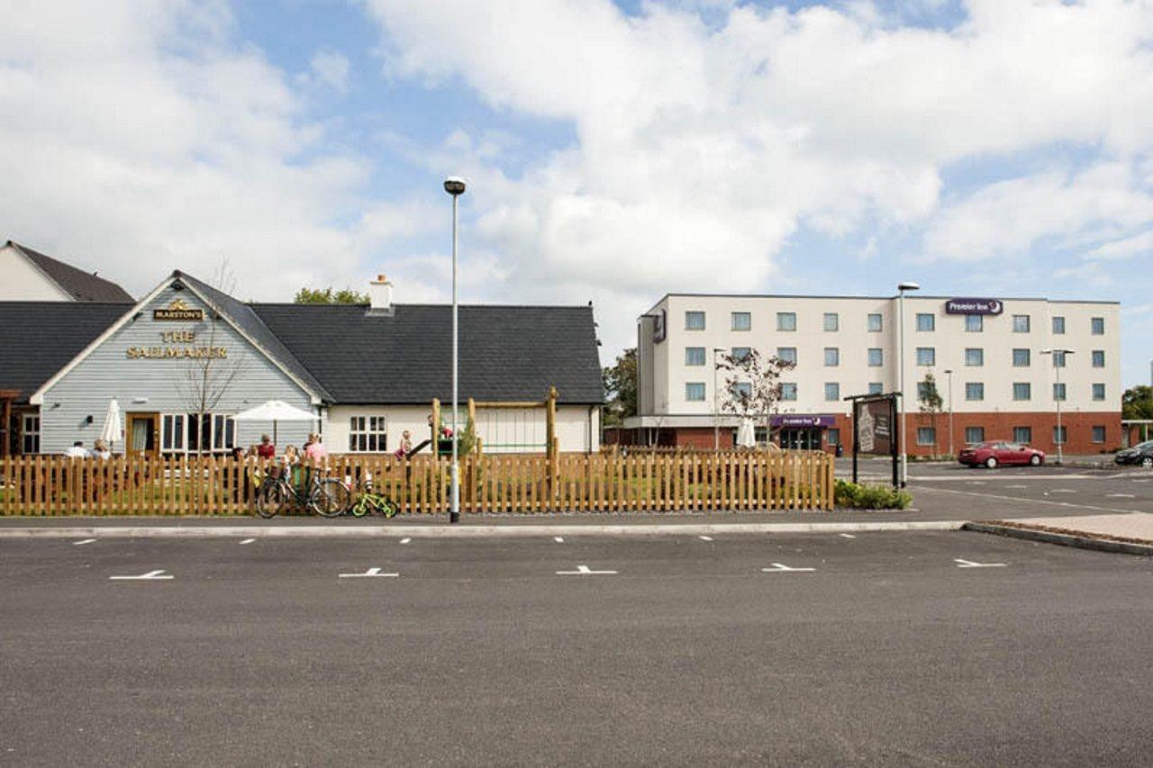 Premier Inn Gosport Kültér fotó